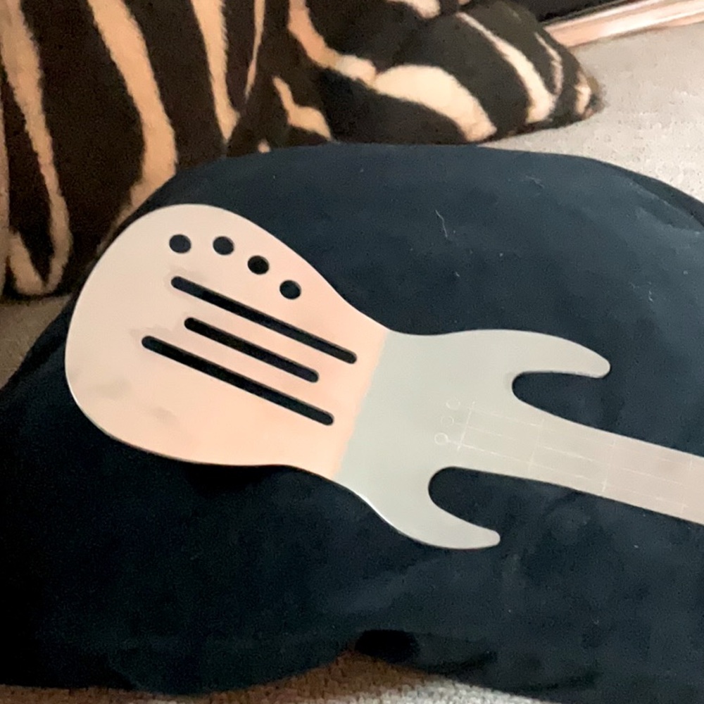 Dolly Parton Grill Spatula - Picture 14 of 16